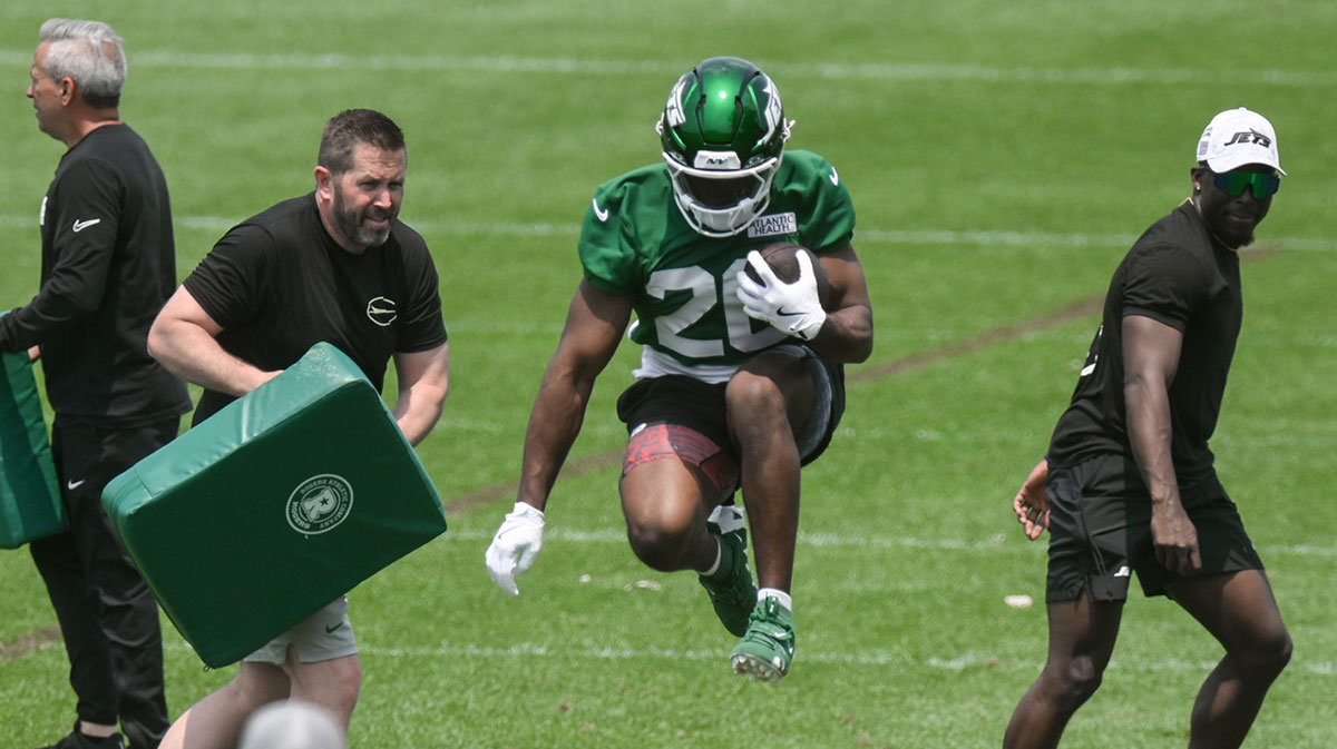 Jun 11, 2025; Florham Park, NY, USA; New York Jets running back Breece Hall (20) participates in a drill during minicamp at Atlantic Health Jets Training Center. Mandatory Credit: John Jones-Imagn Images