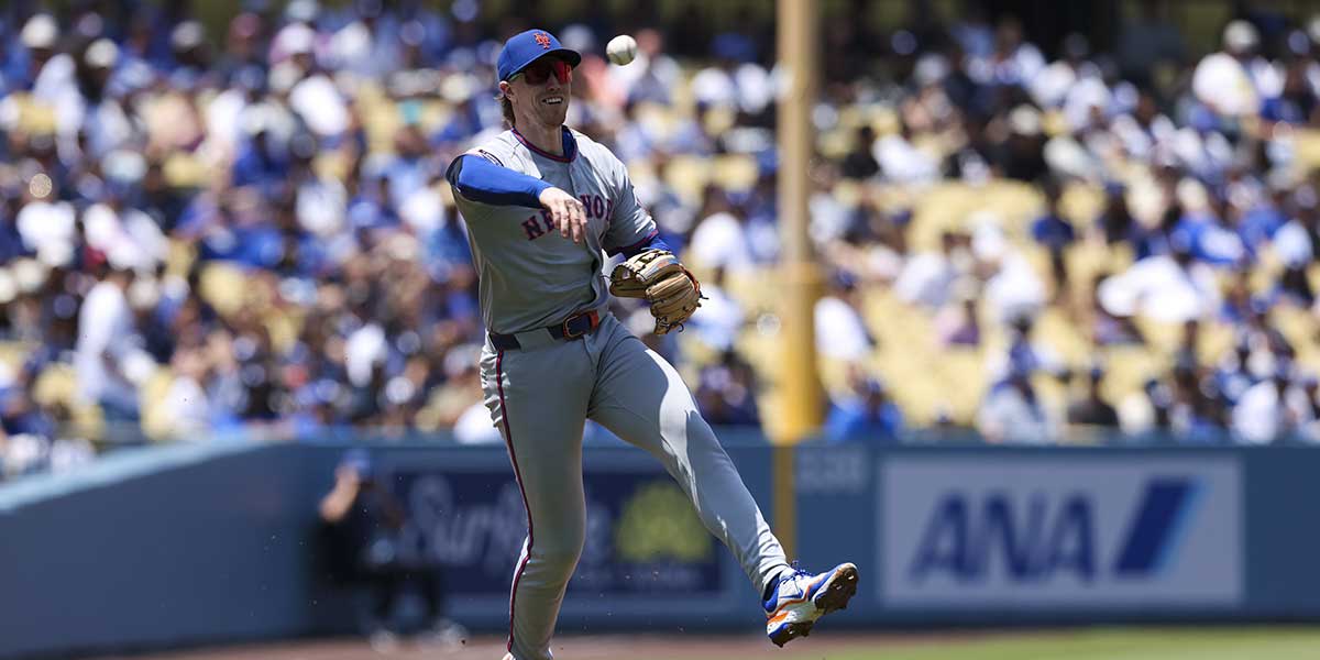 Jun 5, 2025; Los Angeles, California, USA; New York Mets third base Brett Baty (7) throws to first during the second inning against the Los Angeles Dodgers at Dodger Stadium. Mandatory Credit: Jason Parkhurst-Imagn Images