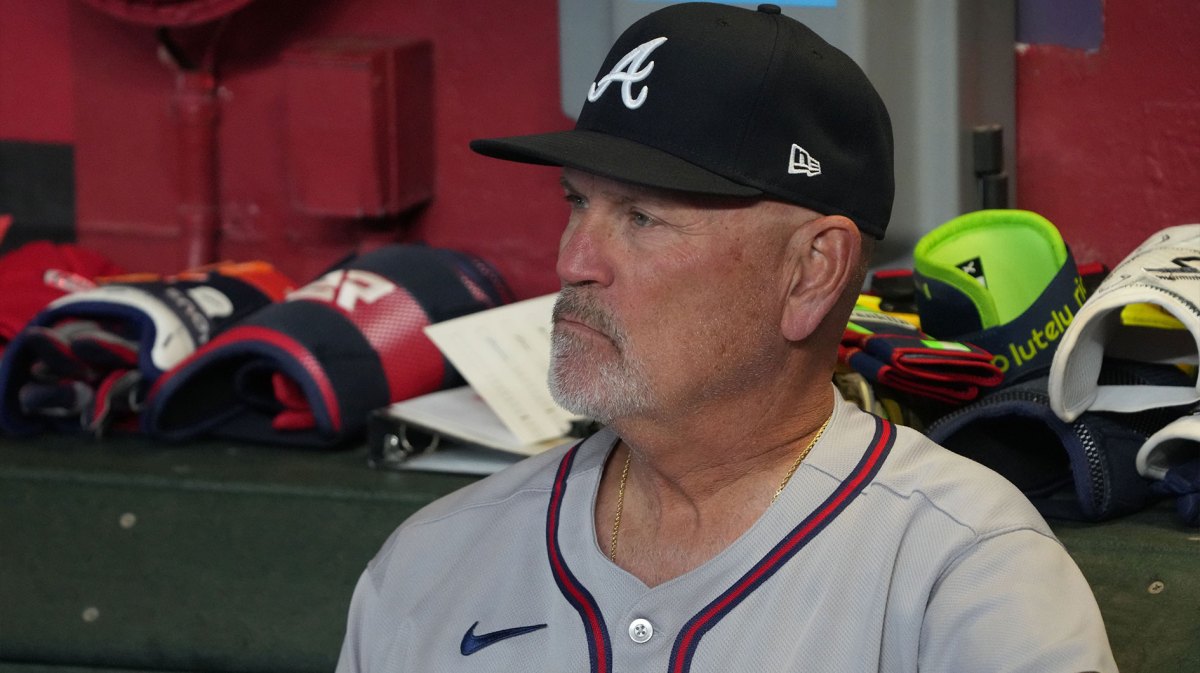Atlanta Braves manager Brian Snitker (43) gets ready for a game against the Arizona Diamondbacks.