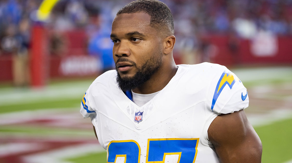 Los Angeles Chargers running back J.K. Dobbins (27) against the Arizona Cardinals at State Farm Stadium.