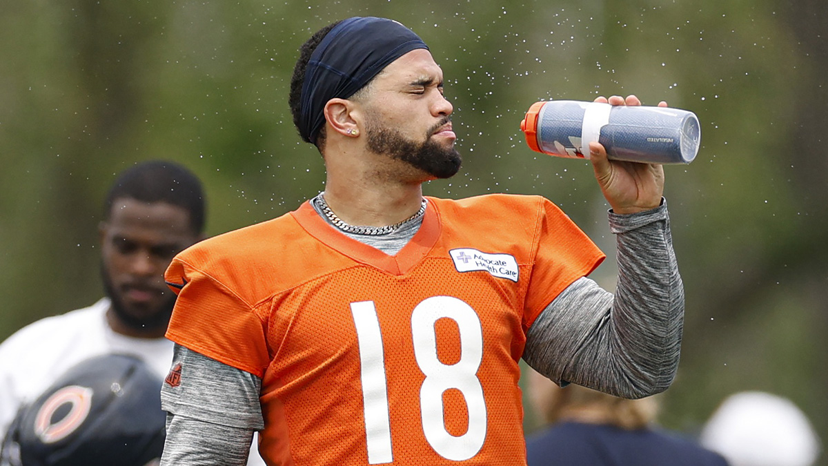 Chicago Bears quarterback Caleb Williams (18) cools off during minicamp at Halas Hall.