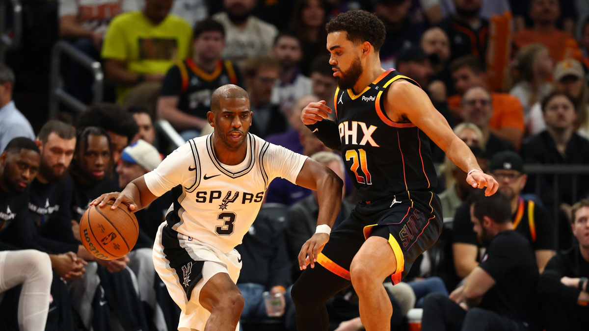 San Antonio Spurs guard Chris Paul (3) against Phoenix Suns guard Tyus Jones (21) during an NBA Cup game at Footprint Center.