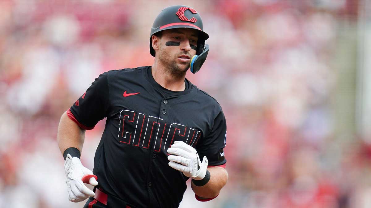 Reds’ Spencer Steer blasts insane 3 HRs vs. Padres