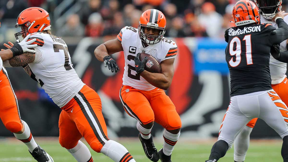 Cleveland Browns running back Nick Chubb (24) runs with the ball against the Cincinnati Bengals in the first half at Paycor Stadium.