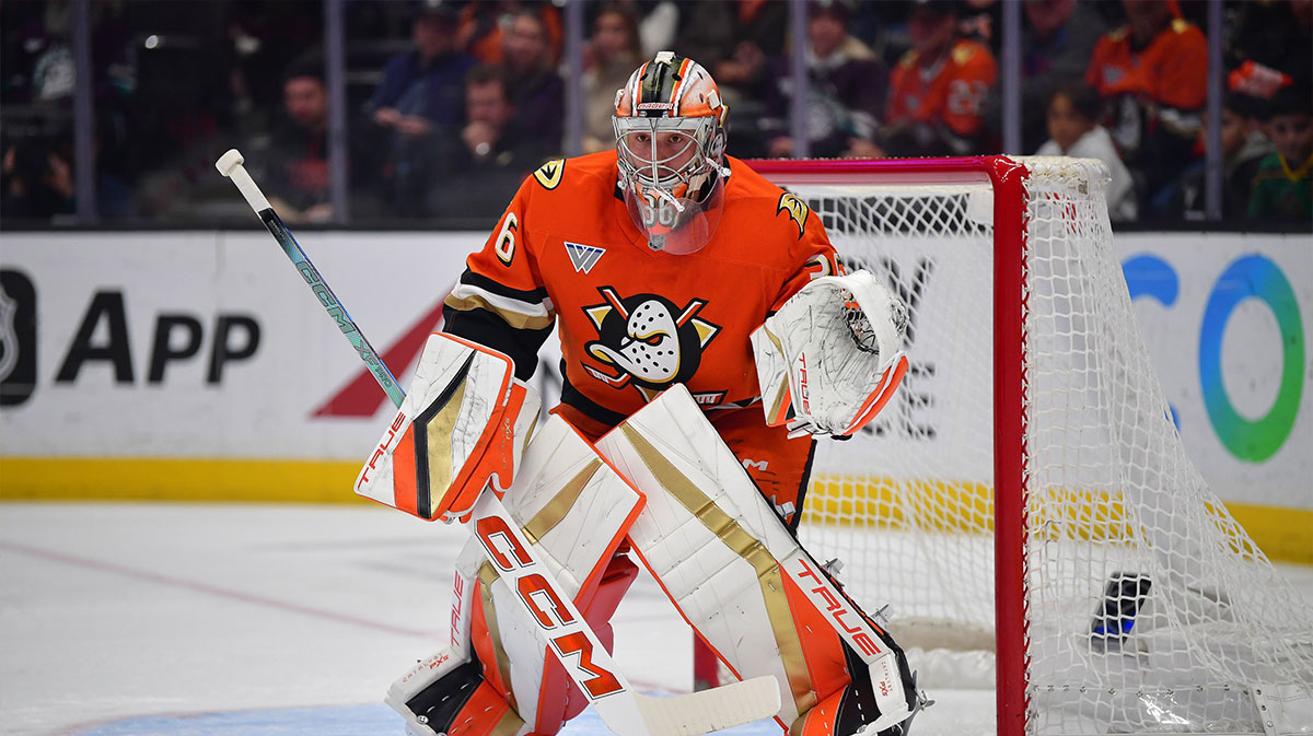 NHL rumors: 1 sneaky Oilers factor in John Gibson trade talks