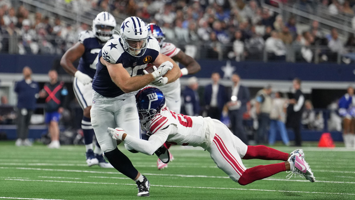 Dallas Cowboys tight end Luke Schoonmaker (86) catches a pass as New York Giants cornerback Cor'Dale Flott (28) defends during the first half at AT&T Stadium.