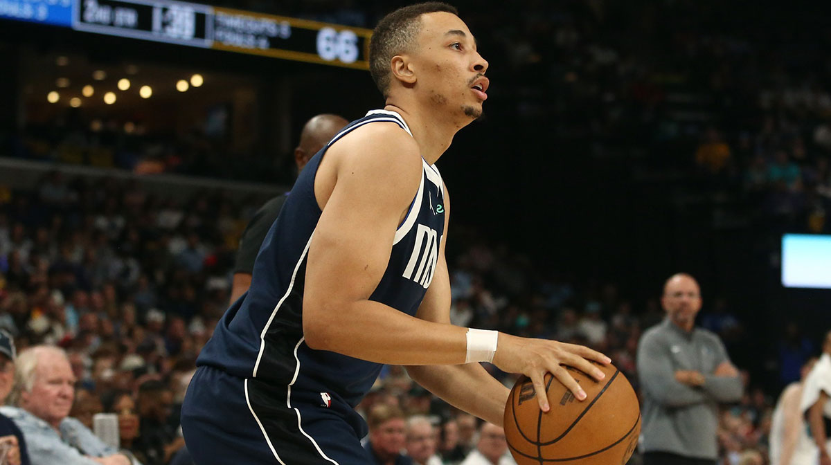 Dallas Mavericks guard Dante Exum (0) shoots for three during the second quarter against the Memphis Grizzlies at FedExForum.