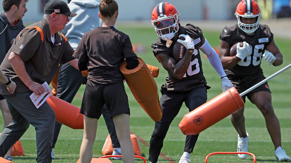 Cleveland Browns wide receiver Diontae Johnson (16) participates in individual drills during practice at NFL minicamp, Wednesday, June 11, 2025, in Berea, Ohio.
