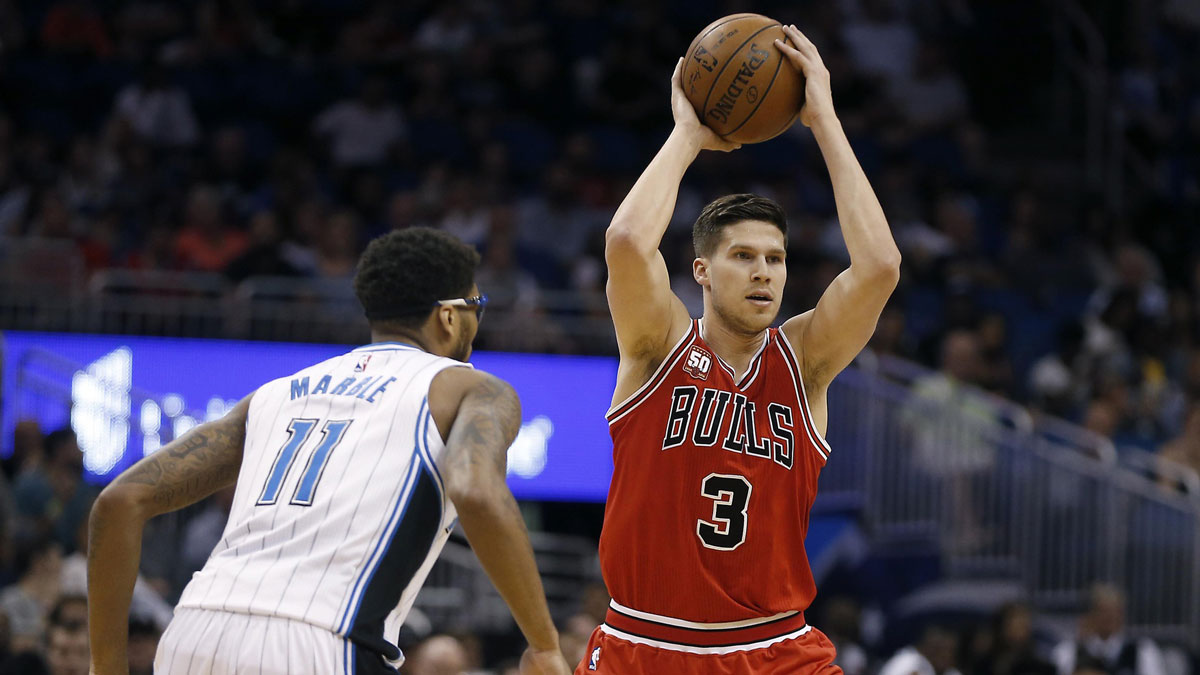 Chicago Bulls forward Doug McDermott (3) passes around Orlando Magic forward Devyn Marble (11) during the second quarter of a basketball game at Amway Center.