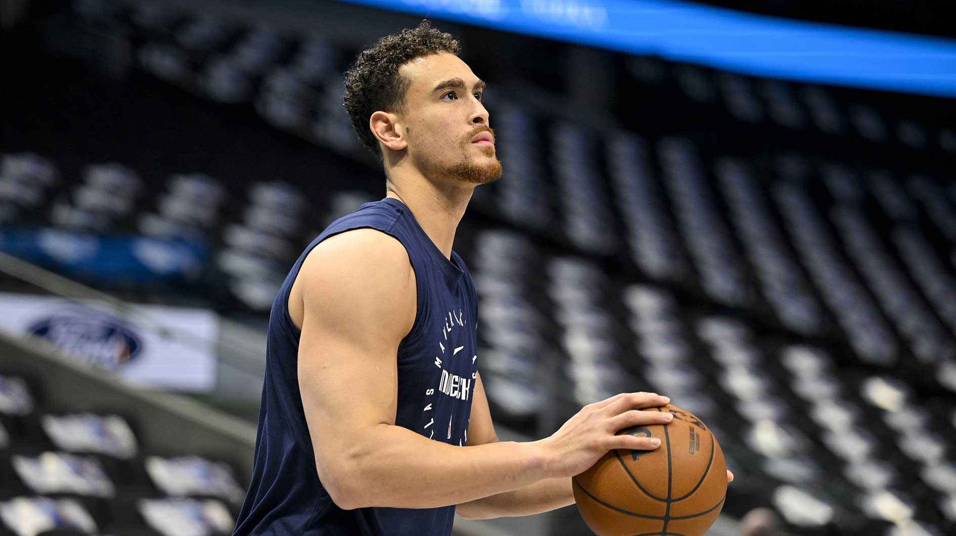 Dallas Mavericks center Dwight Powell (7) warms up before the game against the Brooklyn Nets at the American Airlines Center.