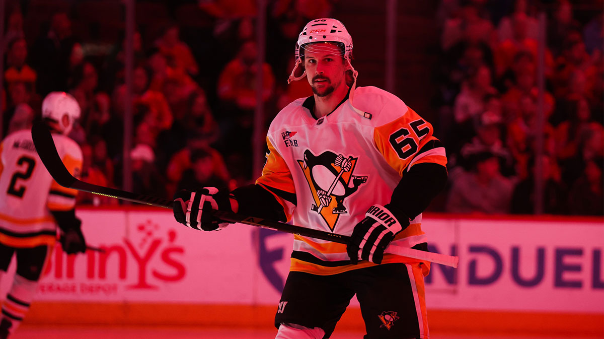 Pittsburgh Penguins defenseman Erik Karlsson (65) warms up before a game against the Chicago Blackhawks at United Center.