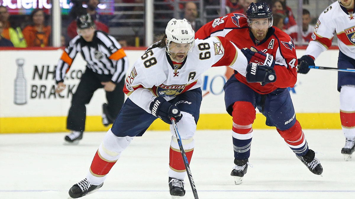 Florida Panthers right wing Jaromir Jagr (68) skates with the puck as Washington Capitals defenseman Brooks Orpik (44) chases in the second period at Verizon Center. Jagr shares his insights on the Stanley Cup Final between Panthers and Oilers.