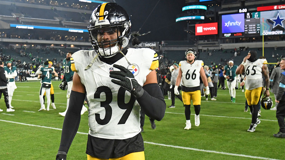 Pittsburgh Steelers safety Minkah Fitzpatrick (39) against the Philadelphia Eagles at Lincoln Financial Field.