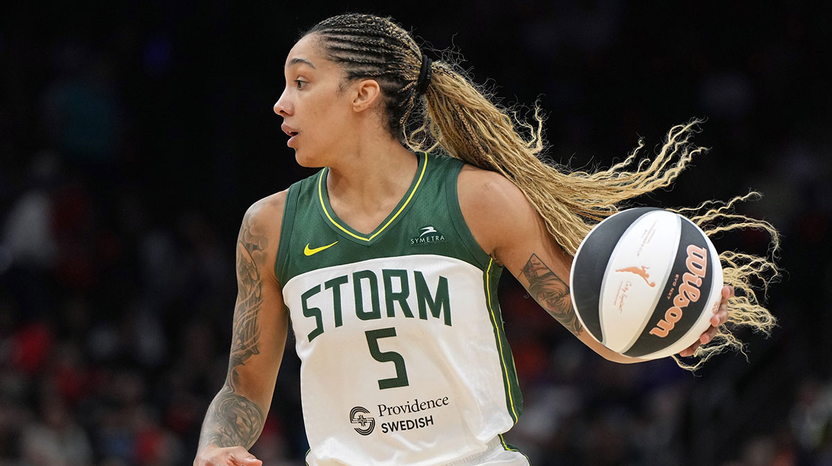 Seattle Storm forward Gabby Williams (5) drives against the Phoenix Mercury in the first half at Footprint Center.