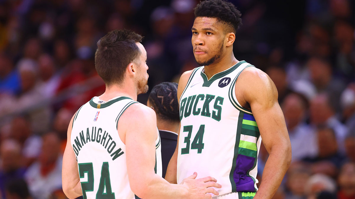 Milwaukee Bucks forward Giannis Antetokounmpo (34) with guard Pat Connaughton (24) against the Phoenix Suns at Footprint Center.