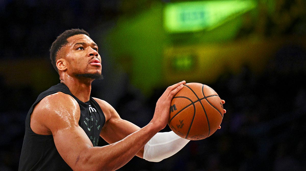 Milwaukee Bucks forward Giannis Antetokounmpo (34) warms up before the game against the Los Angeles Lakers at Crypto.com Arena.