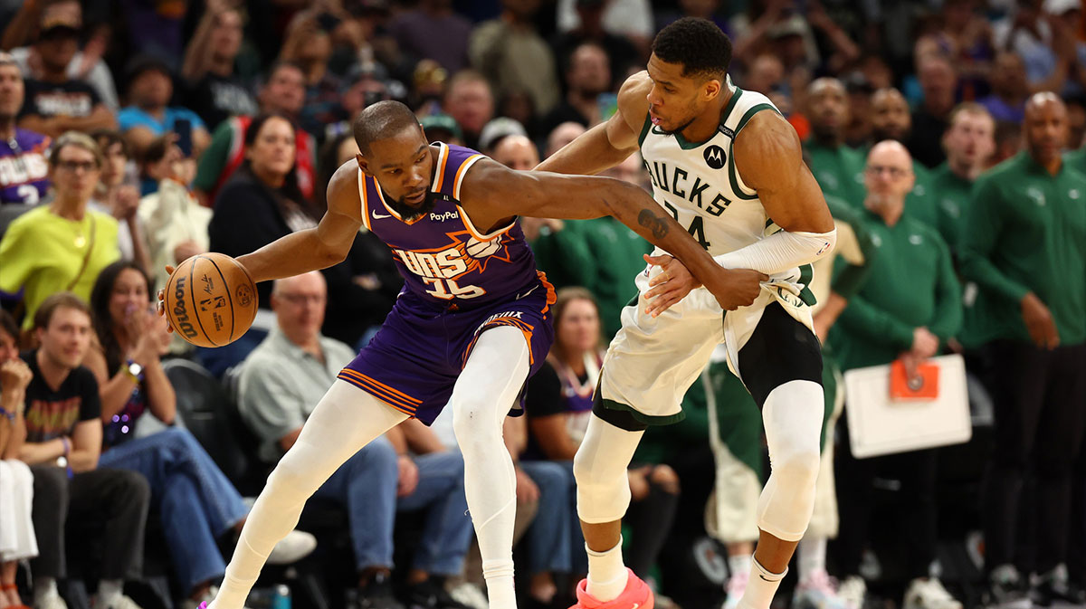 Milwaukee Bucks forward Giannis Antetokounmpo (34) defends against Phoenix Suns forward Kevin Durant (35) at Footprint Center.