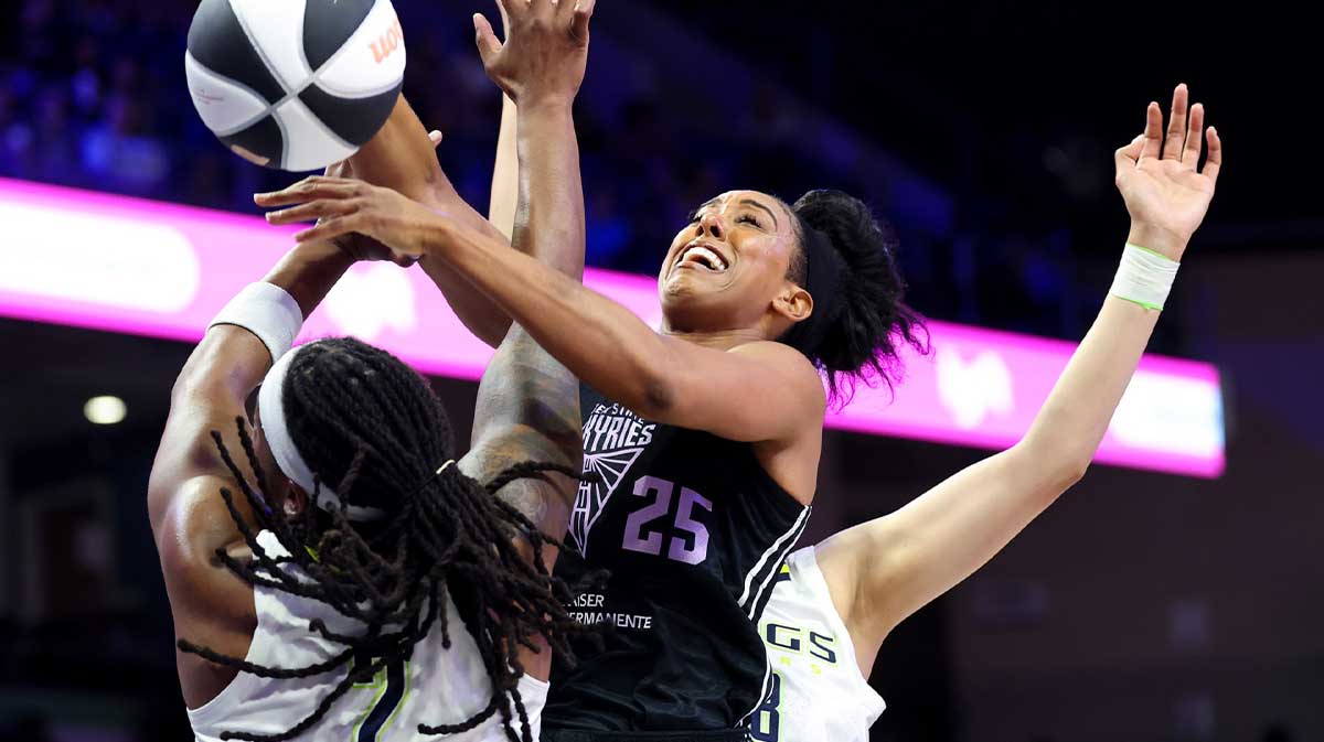 Golden State Valkyries forward Monique Billings (25) and Dallas Wings forward Myisha Hines-Allen (2) go for the ball during the first half at College Park Center.