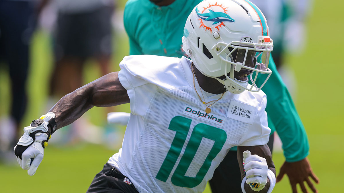 Miami Dolphins wide receiver Tyreek Hill (10) practices during mandatory minicamp at Hard Rock Stadium.