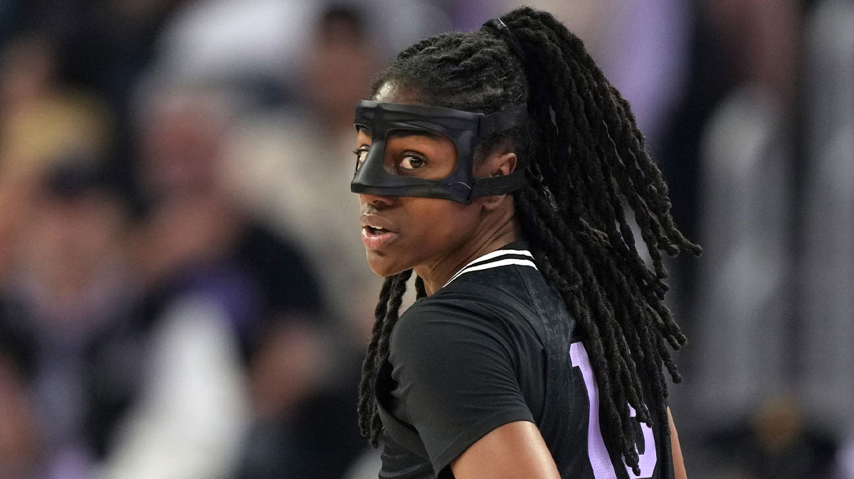 Golden State Valkyries guard Tiffany Hayes (15) wears a protective mask during the first quarter against the Minnesota Lynx at Chase Center.