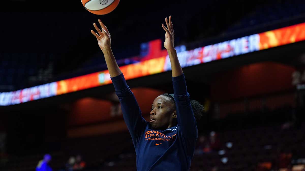 Connecticut Sun guard Lindsay Allen (15) warms up before the start of the game against the Washington Mystics at Mohegan Sun Arena.