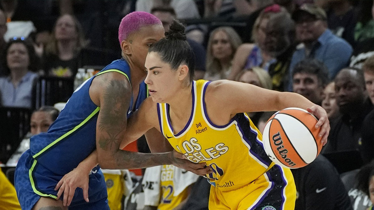 ; Los Angeles Sparks guard Kelsey Plum (10) works around Minnesota Lynx guard Courtney Williams (10) in the fourth quarter at Target Center.