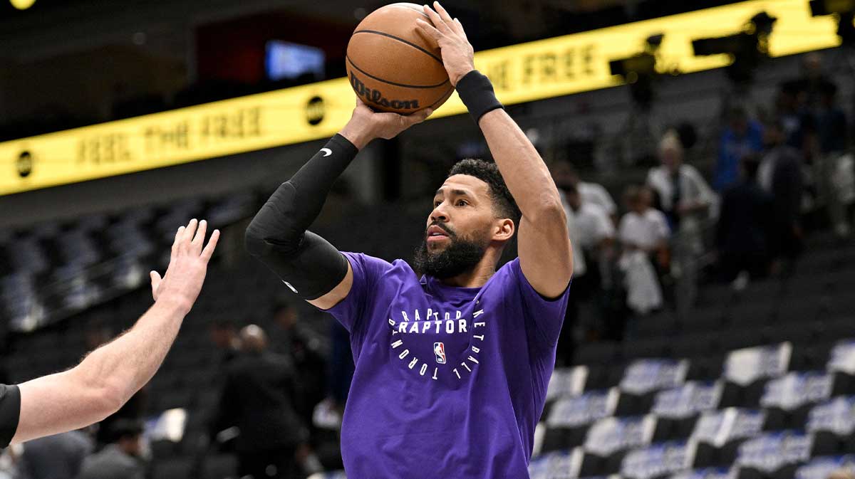 Toronto Raptors forward Garrett Temple (17) warms up before the game against the Dallas Mavericks at the American Airlines Center.