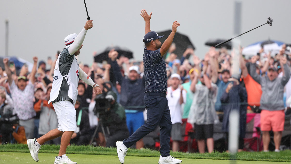 JJ Spaun celebrates with his caddie Mark Carens after putting on the 18th green to win during the final round of the U.S. Open golf tournament.