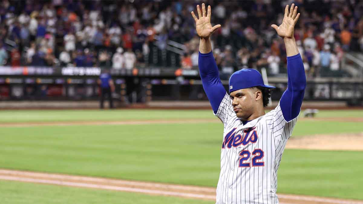 New York Mets right fielder Juan Soto (22) waves to the fans after defeating the Atlanta Braves at Citi Field.