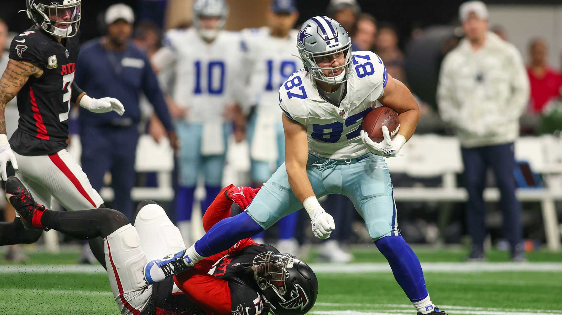 Dallas Cowboys tight end Jake Ferguson (87) breaks the tackle of Atlanta Falcons linebacker Matthew Judon (15) in the first quarter at Mercedes-Benz Stadium.