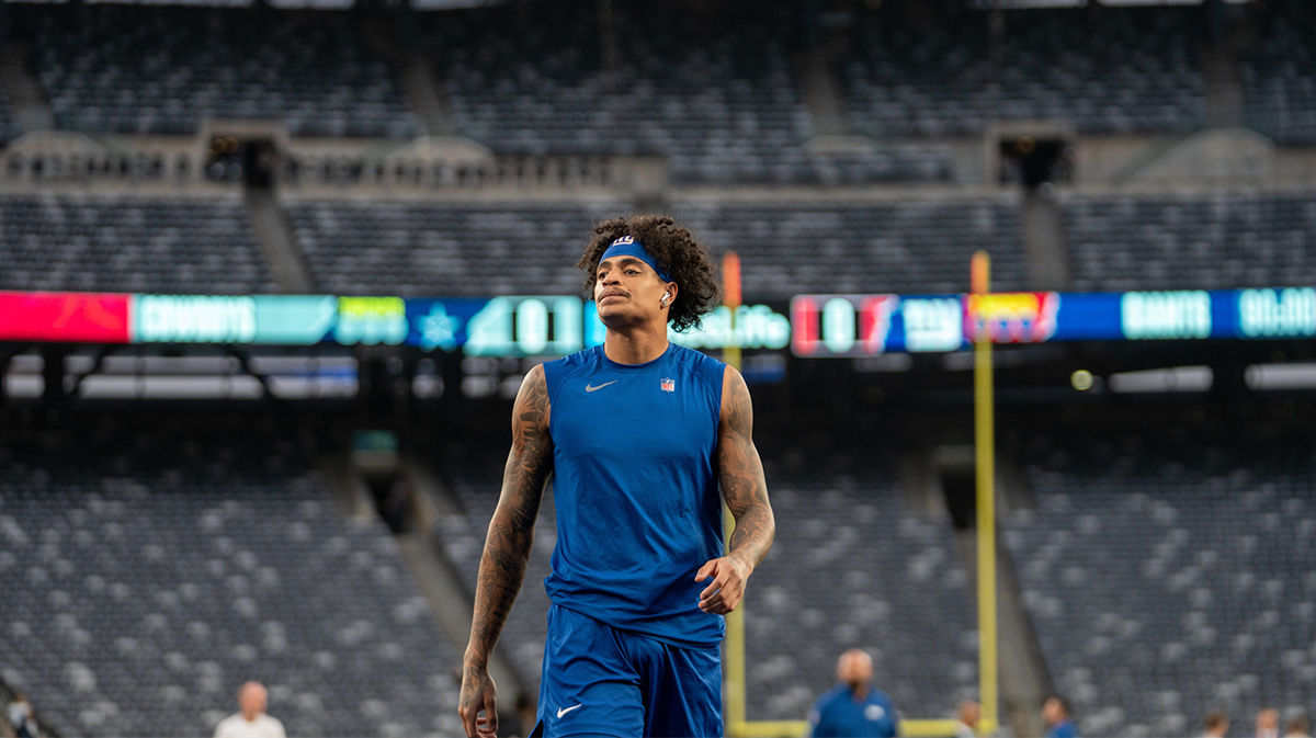 Receiver Jalin Hyatt warming up before New York Giants game.
