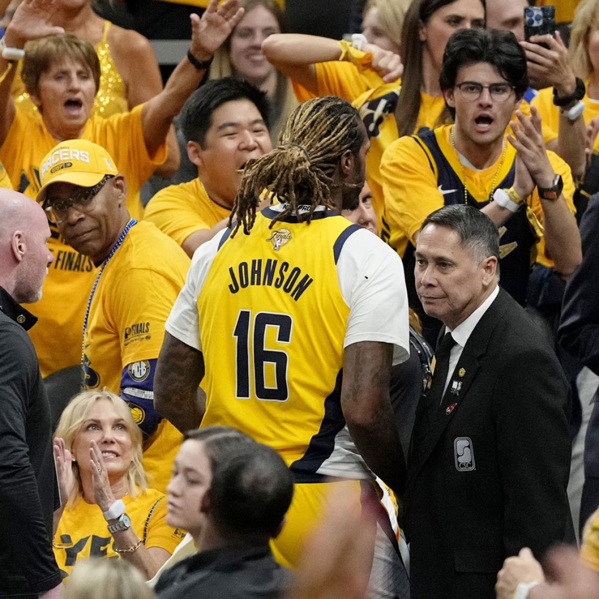 Pacers news: James Johnson's reaction to wild ejection is pure gold, image size:1200x1200