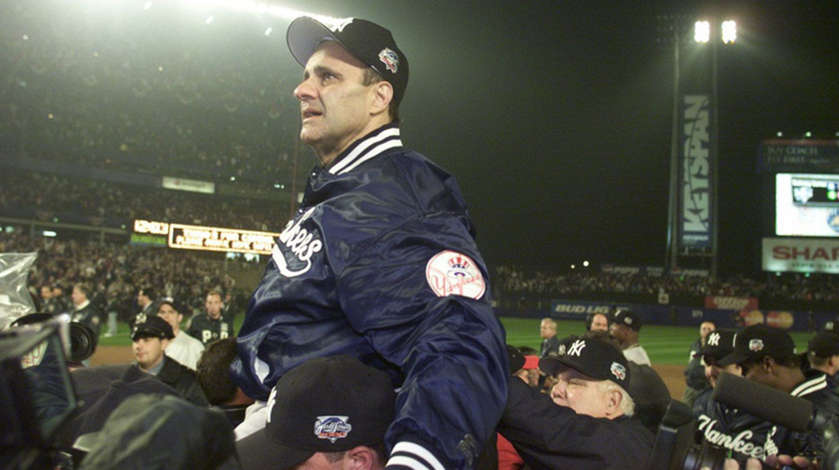 Yankees manager Joe Torre is carried on the shoulders of players after the Yankees win the Subway Series in five games at Shea Stadium in Flushing, NY Thursday October 26, 2000 © Tanya Breen/Asbury Park Press / USA TODAY NETWORK via Imagn Images