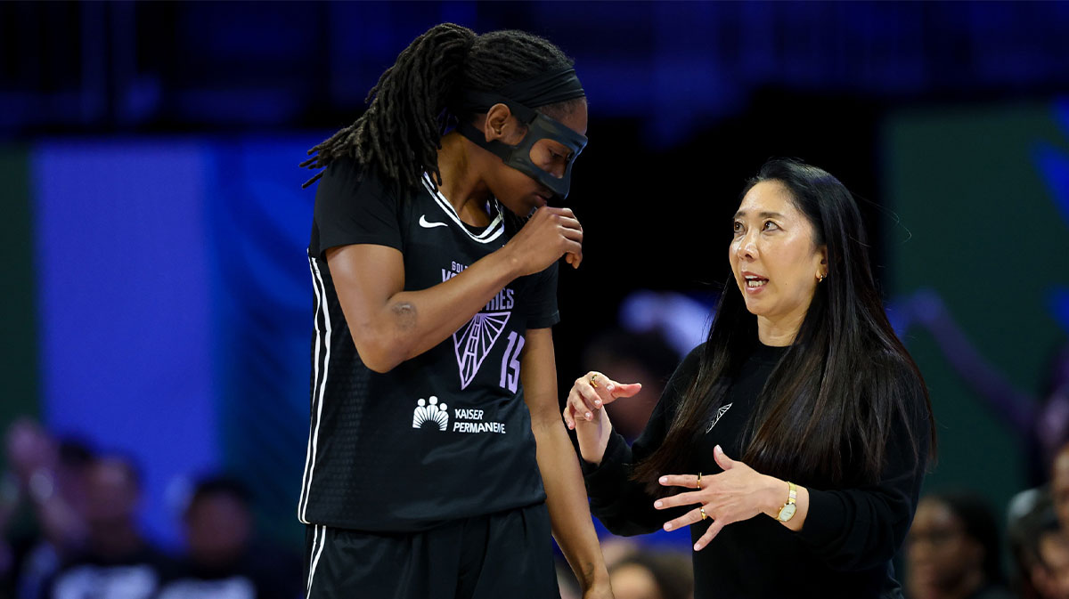 Golden State Valkyries head coach Natalie Nakase speaks with Golden State Valkyries guard Tiffany Hayes (15) during the second half against the Dallas Wings at College Park Center.