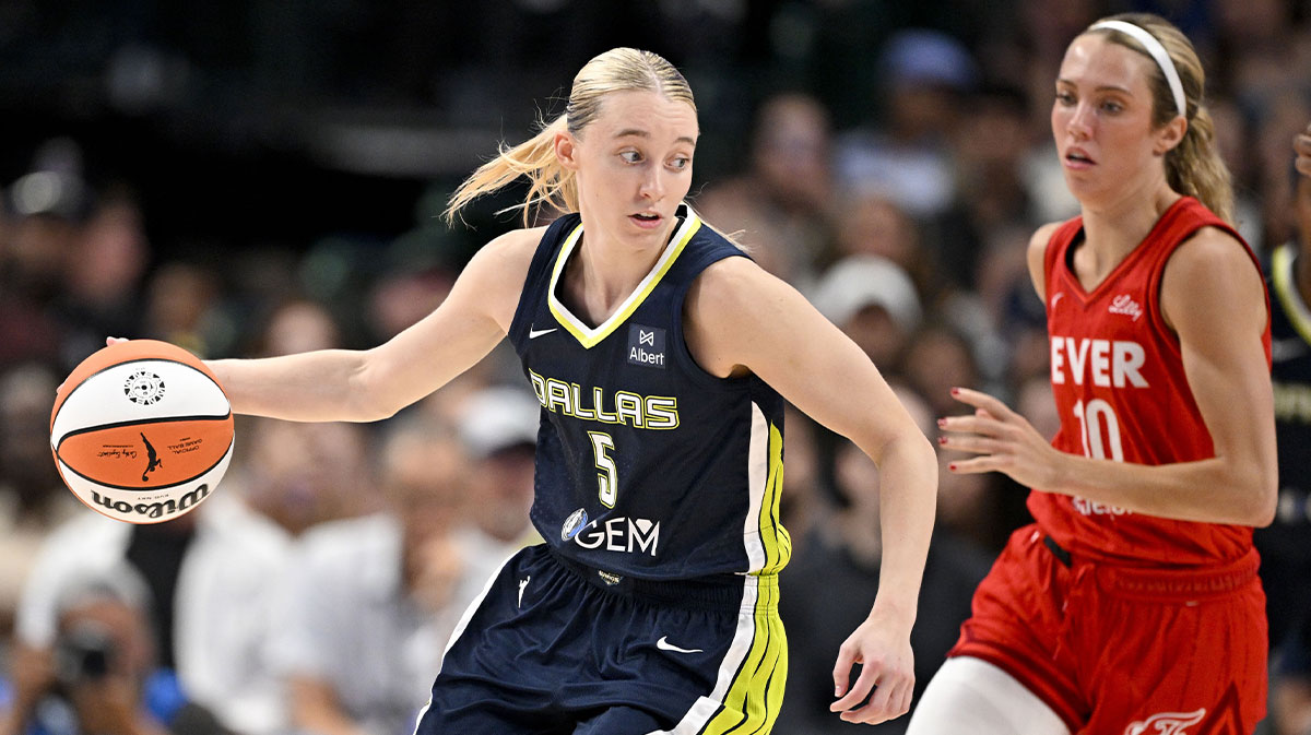Dallas Wings guard Paige Bueckers (5) controls the ball Indiana Fever guard Lexie Hull (10) during the second half at the American Airlines Center.