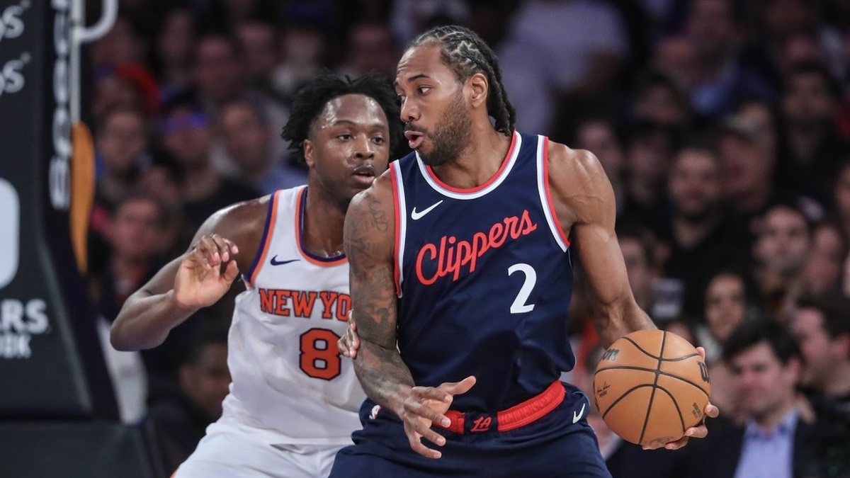 LA Clippers forward Kawhi Leonard (2) looks to post up against New York Knicks forward OG Anunoby (8) in the fourth quarter at Madison Square Garden.