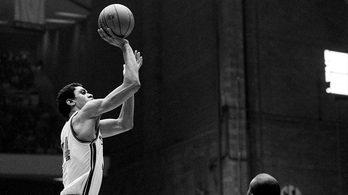 Kentucky sophomore Kenny Walker is wide open for the game-winning shot in a 51-49 victory over Auburn in the SEC Tournament championship game at Memorial Gym in Nashville on March 10, 1984.