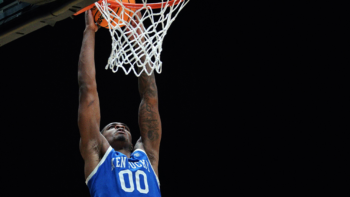 Mar 28, 2025; Indianapolis, IN, USA; Kentucky Wildcats guard Otega Oweh (00) dunks the ball against the Tennessee Volunteers in the second half during a Midwest Regional semifinal of the 2025 NCAA tournament at Lucas Oil Stadium. Mandatory Credit: Robert Goddin-Imagn Images