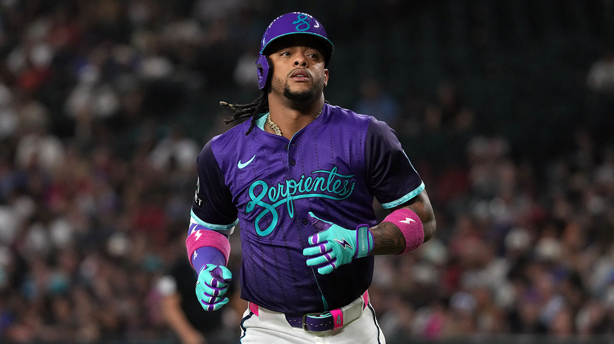 Arizona Diamondbacks second base Ketel Marte (4) runs back to the dugout against the Miami Marlins in the first inning at Chase Field.