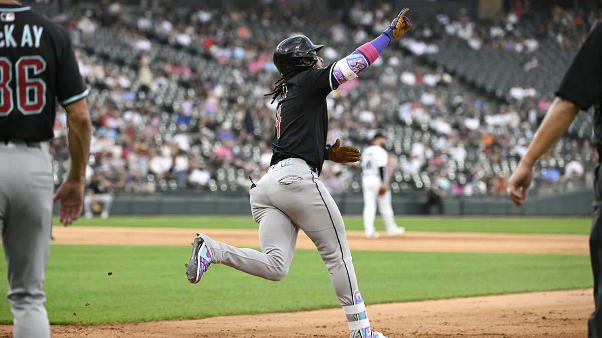 Arizona Diamondbacks second base Ketel Marte (4) points after he hits a home run against the Chicago White Sox during the fourth inning at Rate Field