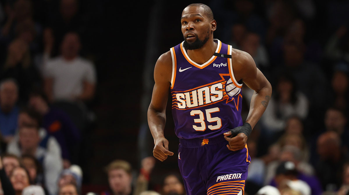 Phoenix Suns forward Kevin Durant (35) against the Minnesota Timberwolves at Footprint Center.