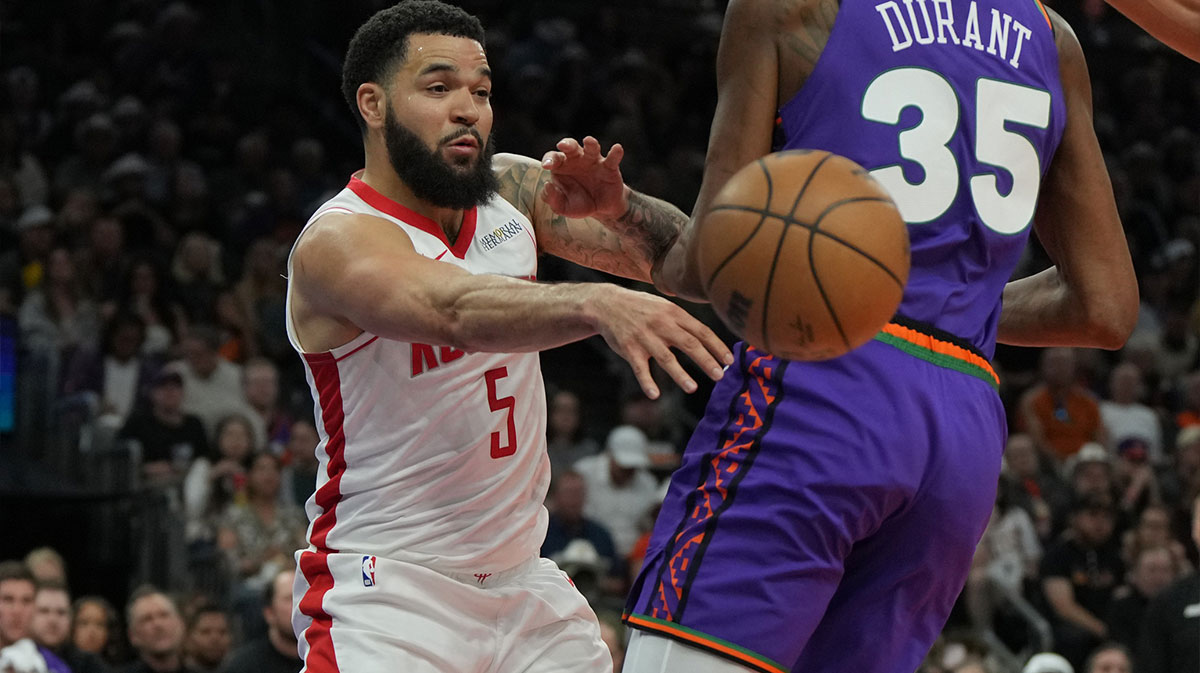 Houston Rockets guard Fred VanVleet (5) makes the pass around Phoenix Suns forward Kevin Durant (35) in the first half at Footprint Center.