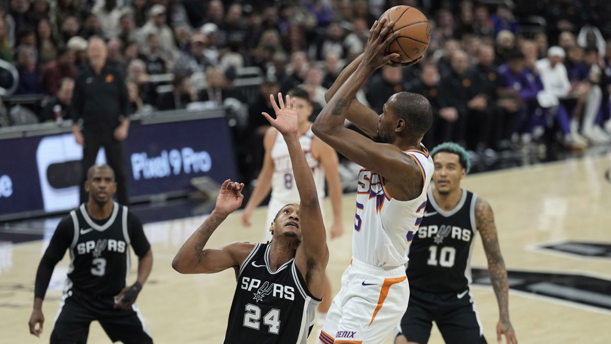 Phoenix Suns forward Kevin Durant (35) shoots over San Antonio Spurs guard Devin Vassell (24) during the first half at Moody Center.