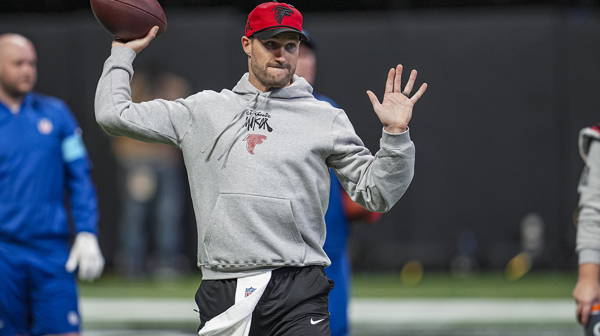 Atlanta Falcons quarterback Kirk Cousins (18) warms up on the field prior to the game against the New York Giants at Mercedes-Benz Stadium