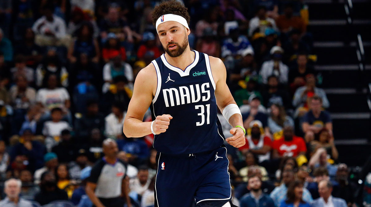 Dallas Mavericks guard Klay Thompson (31) reacts during the third quarter against the Memphis Grizzlies at FedExForum.