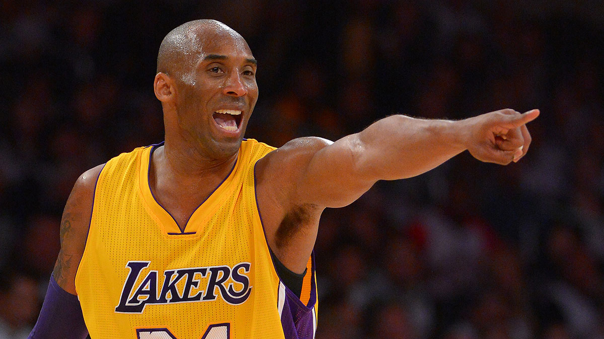 Los Angeles Lakers forward Kobe Bryant (24) runs the offense in the second half of the game at against the Minnesota Timberwolves at Staples Center. Lakers won 119-115.