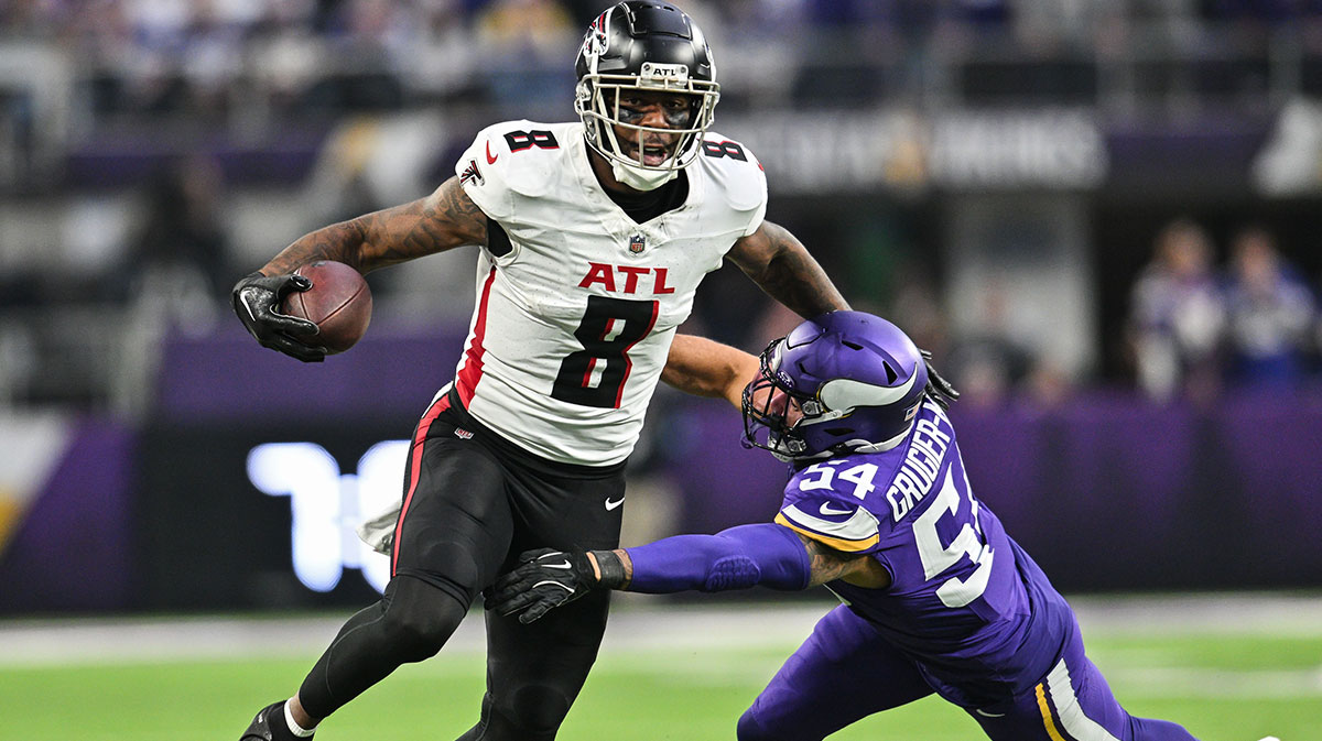 Atlanta Falcons tight end Kyle Pitts (8) gets yards after the catch as Minnesota Vikings linebacker Kamu Grugier-Hill (54) attempts to make the tackle during the fourth quarter at U.S. Bank Stadium.