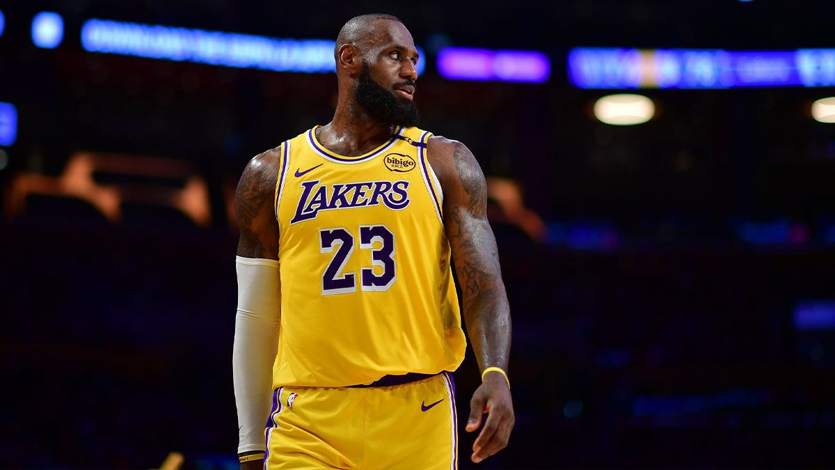 Los Angeles Lakers forward LeBron James (23) against the New York Knicks during the second half at Crypto.com Arena.