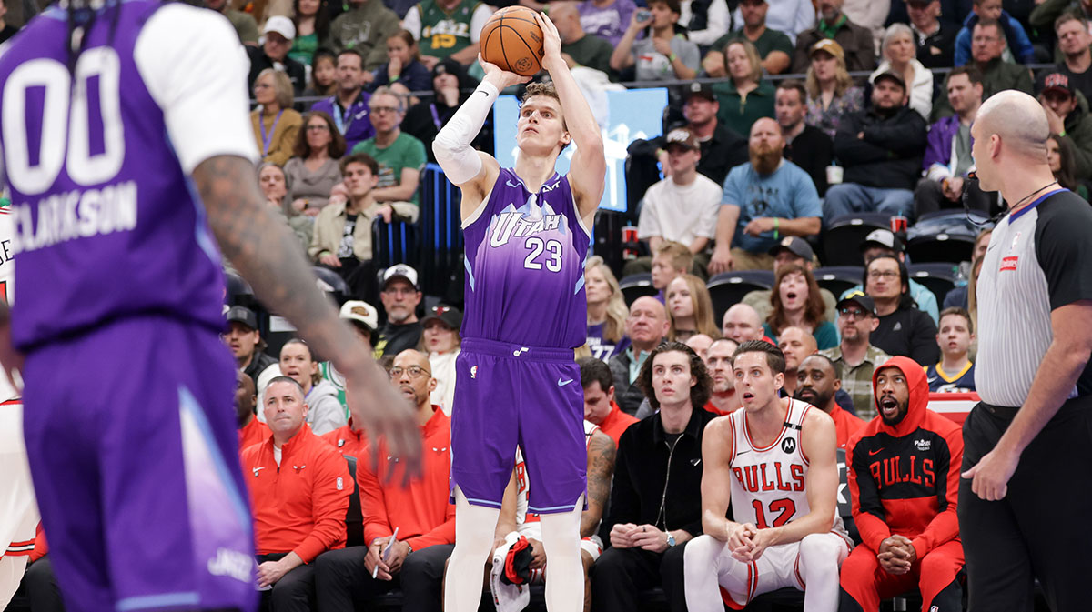 Utah Jazz forward Lauri Markkanen (23) shoots an open jump shot during the second quarter against the Chicago Bulls at Delta Center.