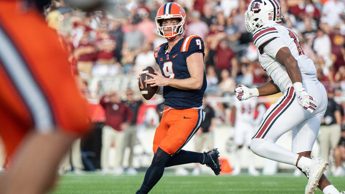 Illinois Fighting Illini quarterback Luke Altmyer (9) gets ready to throw the ball against the South Carolina Gamecocks in the first quarter at Camping World Stadium. Jeremy Reper-Imagn Images